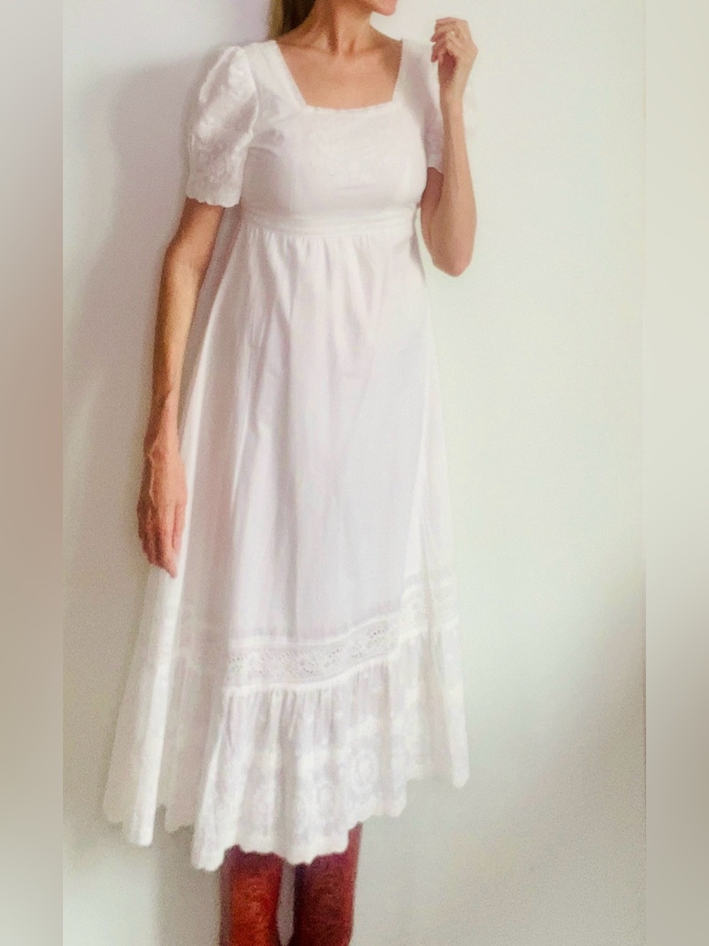 Gorgeous 100% cotton long dress, stunning white on white embroidery 🕊️No Flaws!